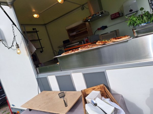 Pizzaverkauf - Quermarkt Michelsneukirchen